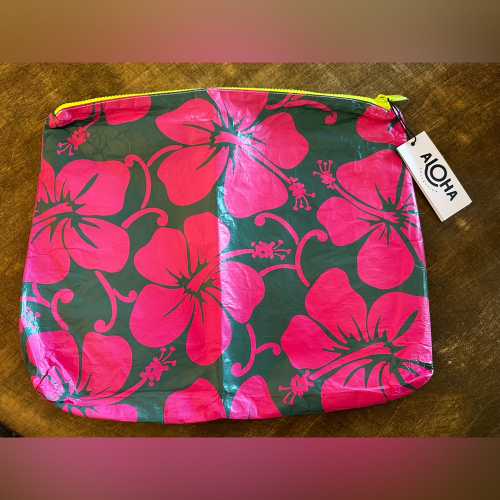 NWT Max ALOHA Collection